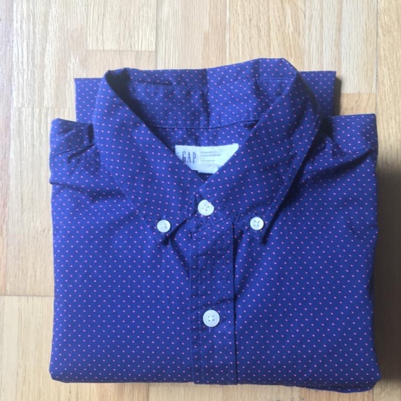 2/$35 Men’s Gap Short Sleeved Shirt 👕 - Picture 5 of 5